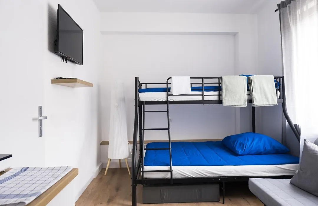 Hostel Maru Living C9-1